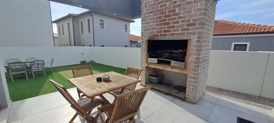 3 Bedroom Property for Sale in Calypso Beach Western Cape